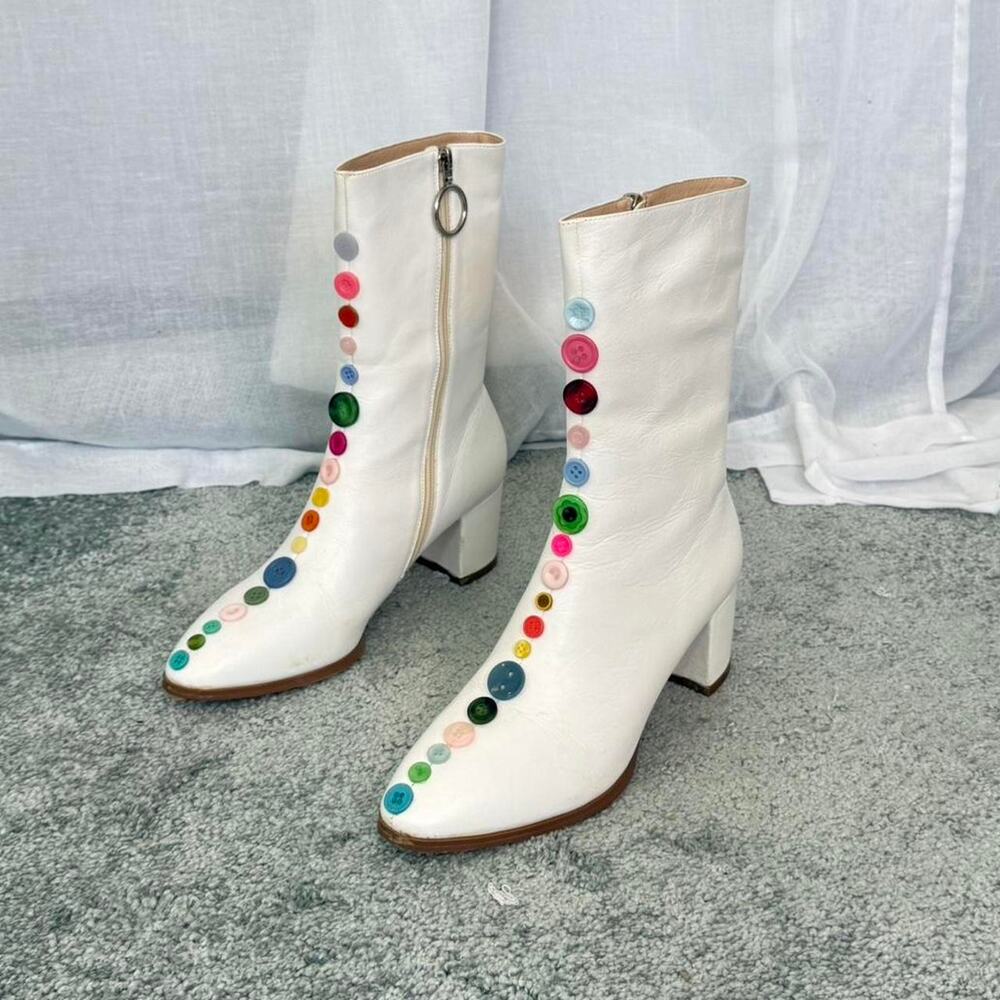 SOLD ✿ zig zag goods one of a kind button go-go boots ✿